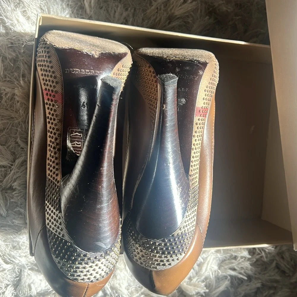 Burberry Dark Tan w/ buckle pumps - Picture 8 of 9